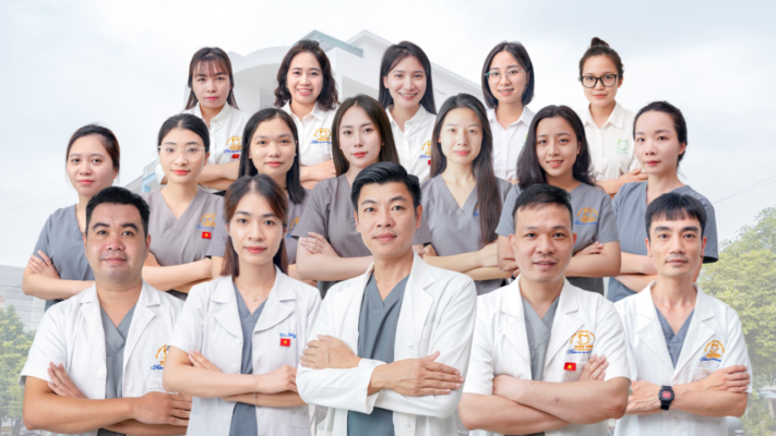 Đội ngũ bác sĩ Nha khoa Xuân Dũng tư vấn khách hàng